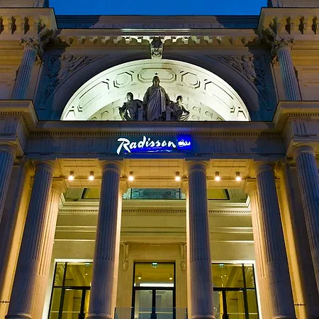 Готель Radisson Blu
